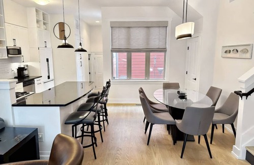 Over-the-Rhine Apartamento | Lux 3BR Home on Washington Park | Walk Everywhere