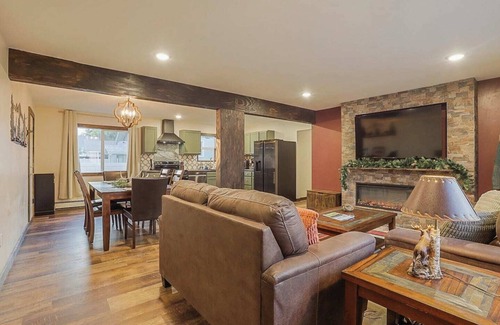 Livingston Casa | Lux 3BR Mtn Family Retreat by Sweetheart Stays