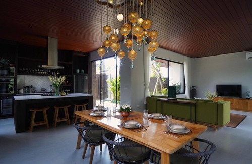 Kemenuh Villa | Lux 3BR villa w/ dedicated butler, stunning infinity pool & rice fields view.