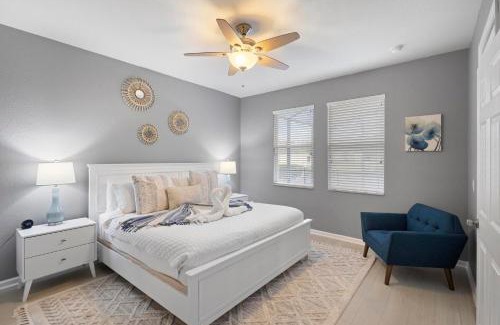 Trafalgar Village Casa | Lux 4BrVilla Hot Tub Grill Private Heated Pool