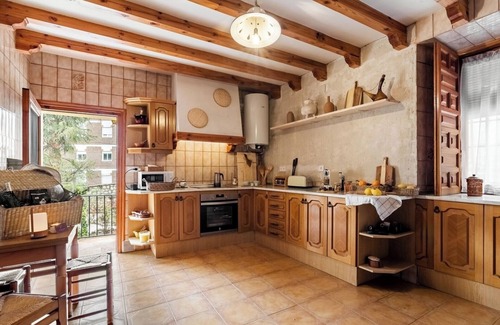 Carabana Casa | Luxury 5BR Villa · Pool, WineCellar, Gardens & BBQ