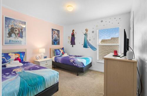 Windsor Palms Villa | Lux 6BrVilla -Pool&ResortAmenities -10mins to Parks