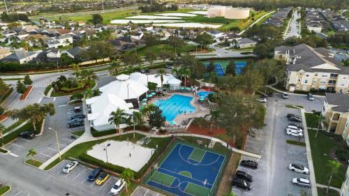 Windsor Palms Villa | Lux 6BrVilla -Pool&ResortAmenities -10mins to Parks