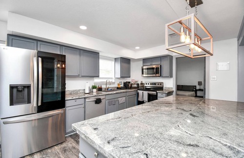 Barker Casa | Lux 7-Bedroom w/Pool & Spa: 30 Min to Downtown CH