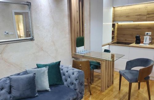 Kragujevac Apartamento | Lux Apartman 33