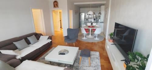Kikinda Apartamento | Lux Apartman Ava
