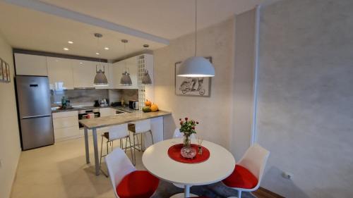Kikinda Apartamento | Lux Apartman Ava