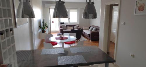 Kikinda Apartamento | Lux Apartman Ava
