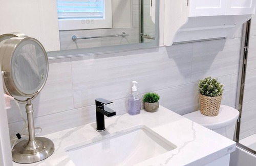 Southern Hills Casa | Lux Apartment on hill close to SF