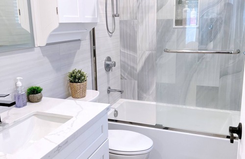 Southern Hills Casa | Lux Apartment on hill close to SF