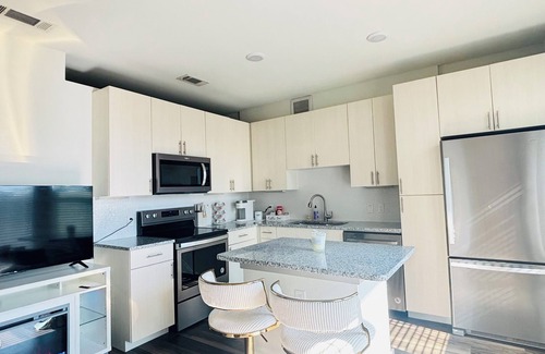 Fort Worth Apartamento | LUX Apt 2 Min to TCU Pool & Gym! Great for Traveling Nurses and Professionals