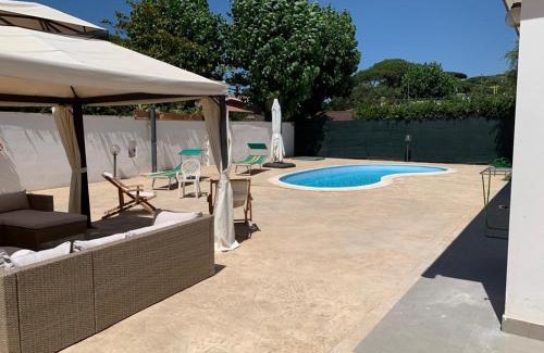 Fregenae Casa | Lux Beach Villa con piscina a 200m dal mare