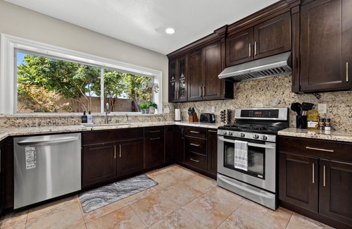 Cypress Casa | LUX Centrally Located QUIET Home: near Disney, Knotts, Beach