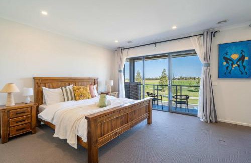 Clyde North Casa | Lux Clyde North Super Spacious Retreat