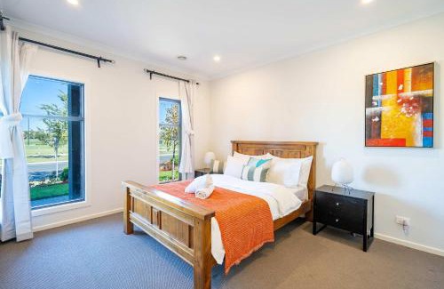 Clyde North Casa | Lux Clyde North Super Spacious Retreat