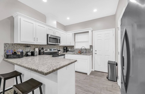 Weslaco Condominio | Lux Condo in charming Weslaco with WiFi. Unit 3 K/Q