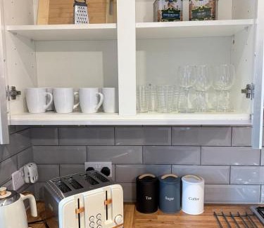 Nuneaton Apartamento | Lux & Cosy Vibe in Nuneaton, Gated Parking