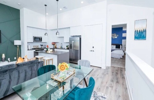 OST - South Union Casa | LUX & COZY Downtown Houston Home. 6 Mins to Med-Ctr & 8 Mins to NRG Stadium!