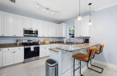 SoHo Casa | LUX designer SOHO home / Sleeps 13 / Heart of TPA
