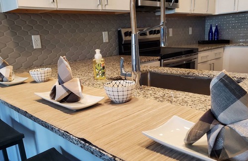 Greenwood Apartamento | LUX. Gated. Suburbia.
