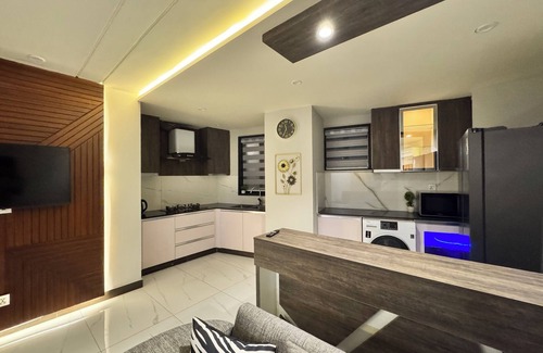Lahore Apartamento | Lux Haven 2-Bedroom Apartment - Prime Location & Modern Comfort Near Gulberg
