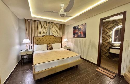 Lahore Apartamento | Lux Haven 2-Bedroom Apartment - Prime Location & Modern Comfort Near Gulberg