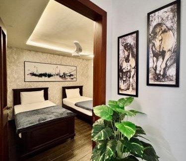 Lahore Apartamento | Lux Haven 2-Bedroom Apartment - Prime Location & Modern Comfort Near Gulberg