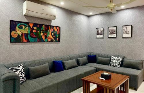 Lahore Apartamento | Lux Haven Stays 2 Bedroom Luxury Apartment Near Gulberg - Ultimate Getaway Experience