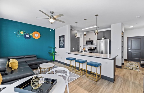 Lewisville Apartamento | Lux King Bed,1 bedroom + den sleep area with 2 twin trundle bed, Pool view, DFW