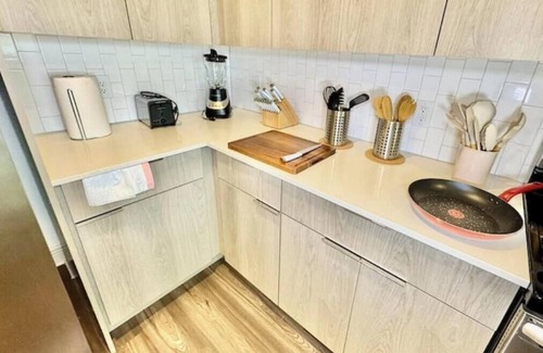 Deerwood Apartamento | Lux King Bed Southside Pool Gym Near Mayo Beach