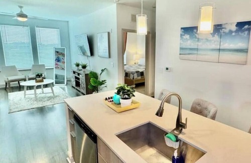 Deerwood Apartamento | Lux King Bed Southside Pool Gym Near Mayo Beach