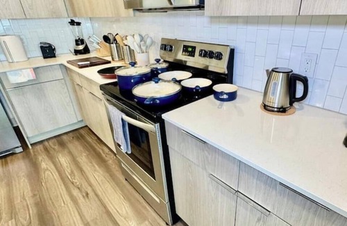 Deerwood Apartamento | Lux King Bed Southside Pool Gym Near Mayo Beach