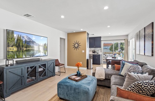 Panorama City Casa | LUX - LA Relaxing Oasis w/HotTub, Gym, & Workspace - Van Nuys