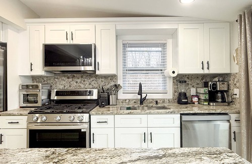 Sussex Casa | Lux Lake Neepaulin Front Home