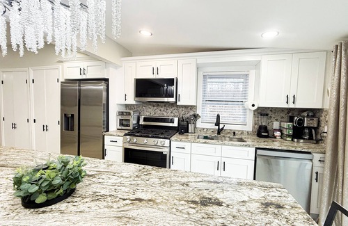 Sussex Casa | Lux Lake Neepaulin Front Home