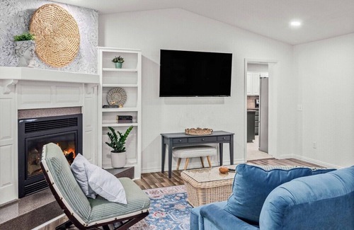 Bella Vista Casa | Lux Lake Retreat: Luxe Group Getaway!