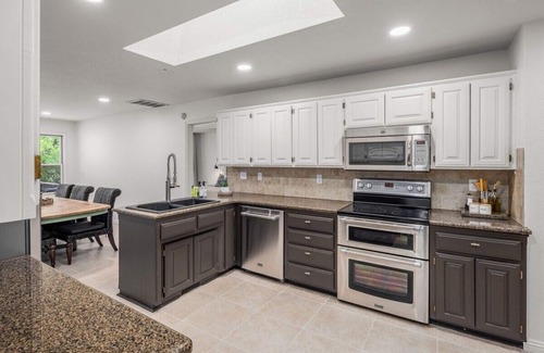 Bella Vista Casa | Lux Lake Retreat: Luxe Group Getaway!