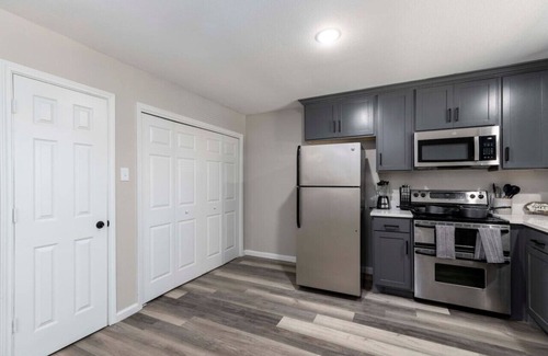 Central Arlington Casa | Lux Modern Getaway | AT&T Stadium Views | King Bed