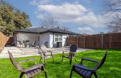Central Arlington Casa | Lux Modern Getaway | AT&T Stadium Views | King Bed