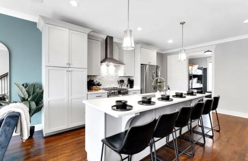 Eighth Avenue Casa | Lux Nashville Retreat 12 Beds Games Bar