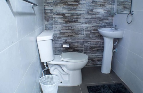 Ciudad Universitaria Apartamento | Lux on Sky: Jacuzzi with a 180-degree view of the sea