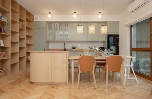 Wilanow Apartamento | LUX Pastel Oasis Family Apartment with Parking & Gym by Renters Prestige