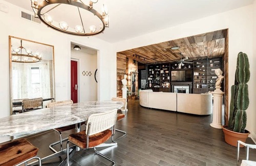 Downtown Cincinnati Apartamento | Lux Penthouse on Washington Park | Rooftop Patio