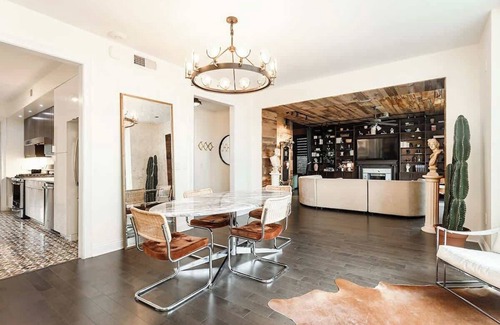 Downtown Cincinnati Apartamento | Lux Penthouse on Washington Park | Rooftop Patio