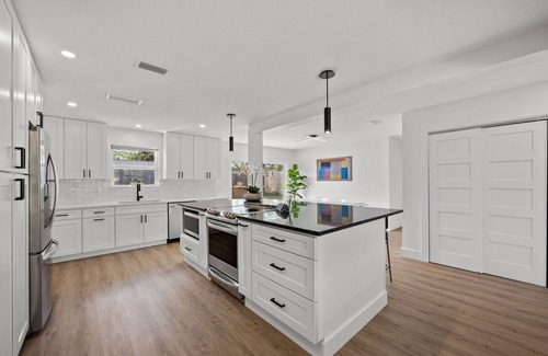 Isle of Palms Casa | Lux Pool Home Close to Mayo & Jacksonville Beach!