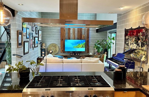 Woodland Heights Casa | Lux Resort Style Modern Home - 3500 SQ FT - Pool