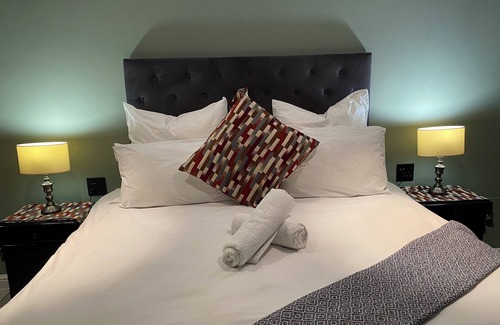 West Beach Cabina | Lux Room! Welcome to our charming guesthouse in Cape Town