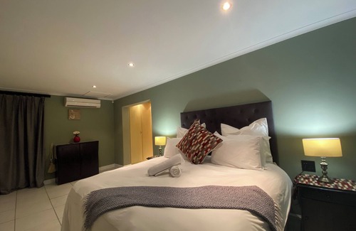 West Beach Cabina | Lux Room! Welcome to our charming guesthouse in Cape Town