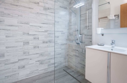 Għadira Apartamento | LUX Seaview & Pool-hosted by Sweetstay