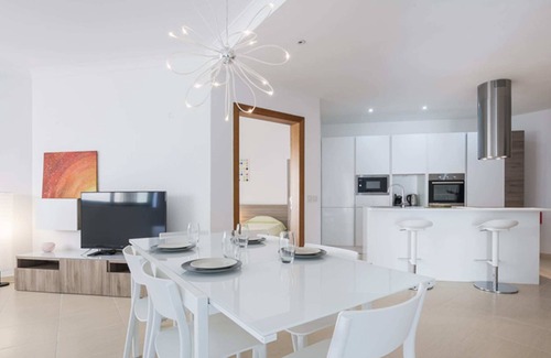 Għadira Apartamento | LUX Seaview & Pool-hosted by Sweetstay